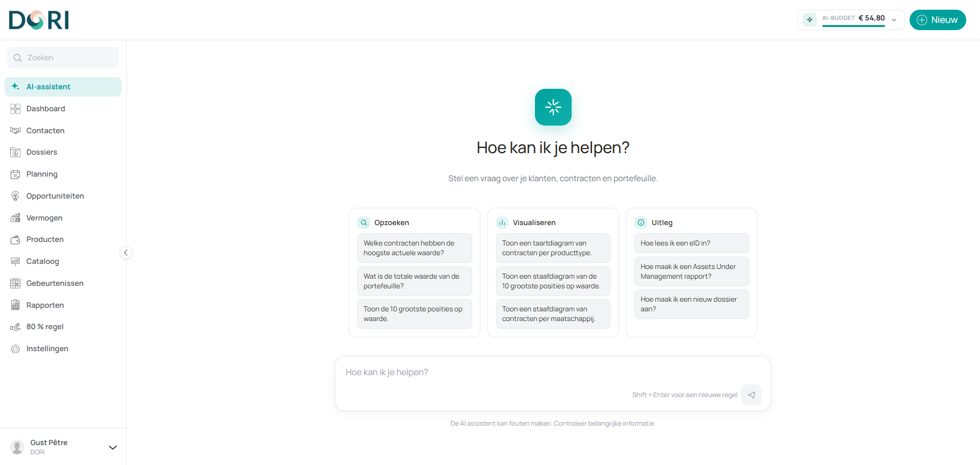 Het startscherm van de AI-assistent met drie categorieën voorbeeldvragen